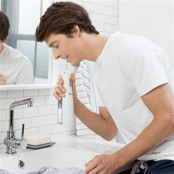 using-cordless-express-water-flosser-wf-02-white. Waterpik Cordless Express Water Flosser WF02